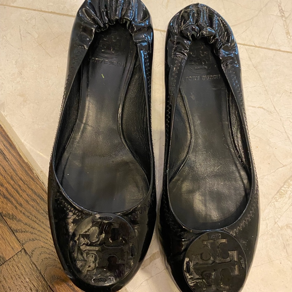 Tory Burch black patent leather ballerina shoes